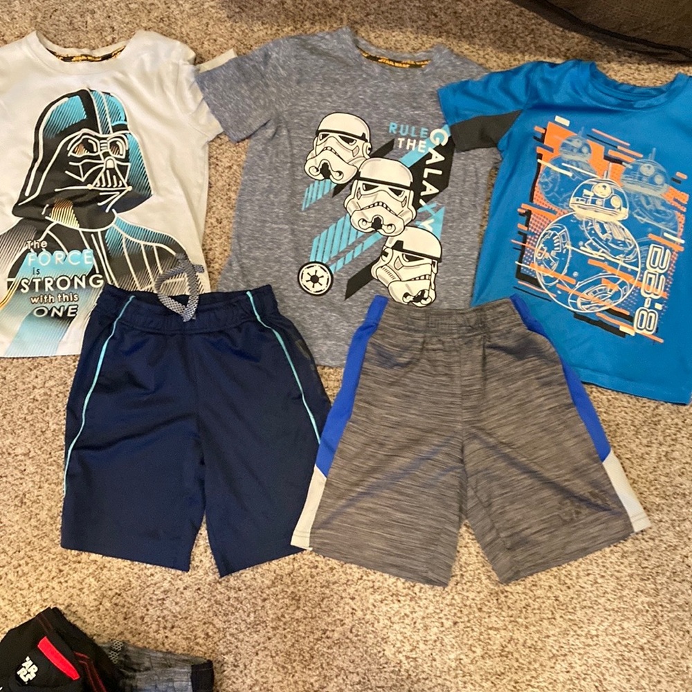 Boys size 5 Star Wars shirts and shorts. Three shirts and two shorts
